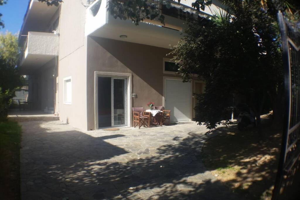 Air Conditioned Studio In Quite Garden With Barbecue Афины Экстерьер фото